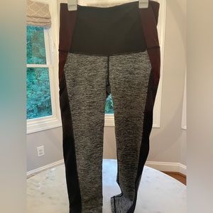 MonoB capri leggings size small
